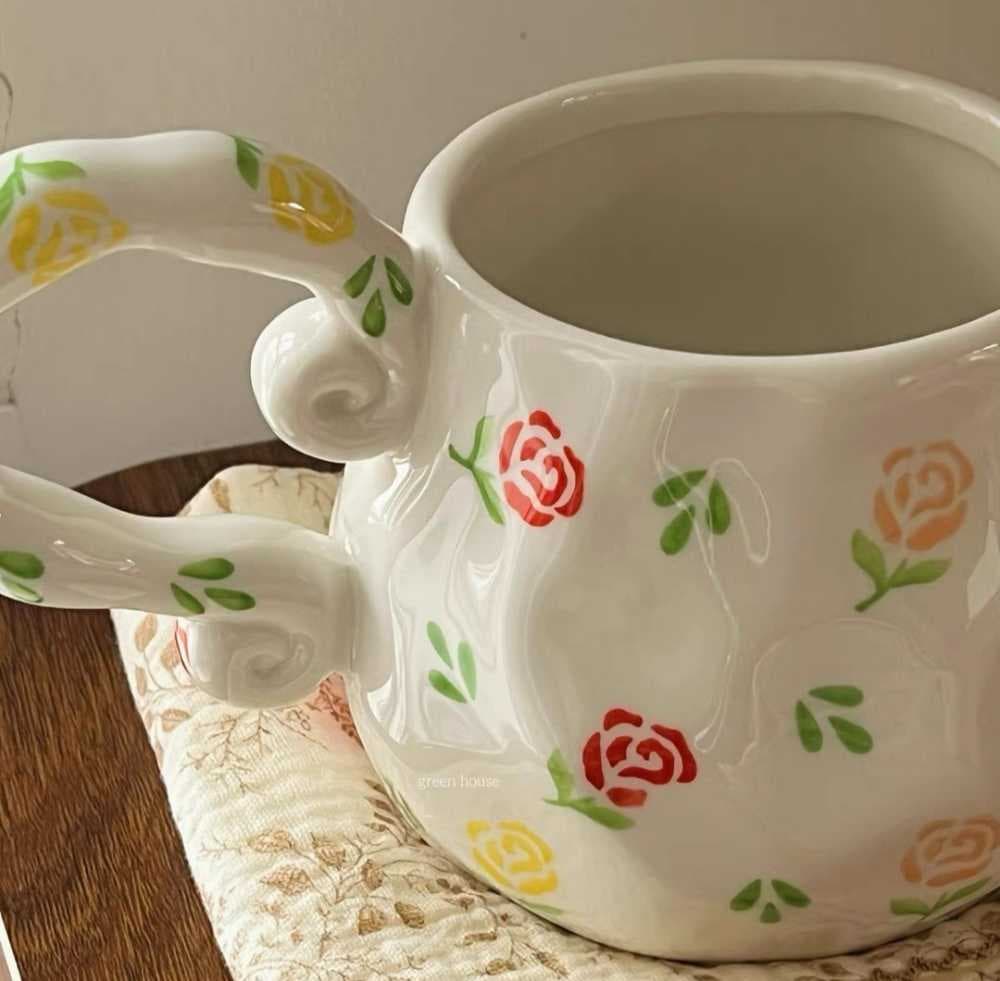 مغ زخرفة زهور أبيض مع يد كبيرة 350 ملي