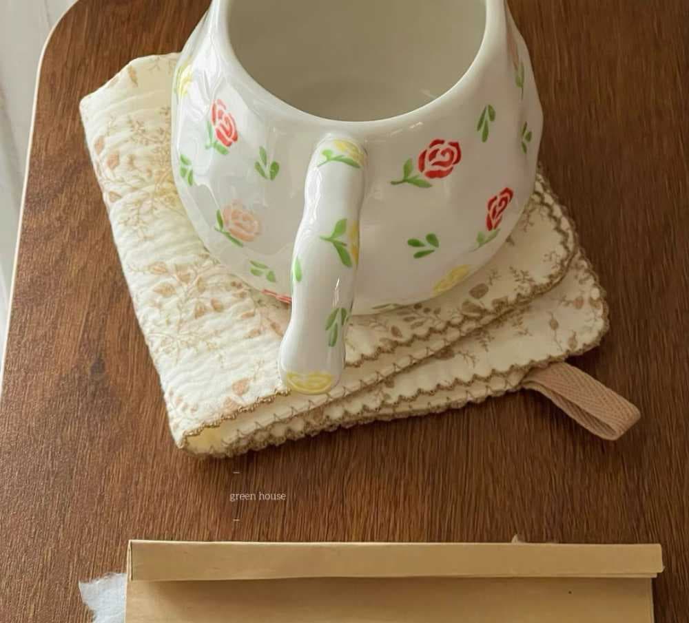 مغ زخرفة زهور أبيض مع يد كبيرة 350 ملي